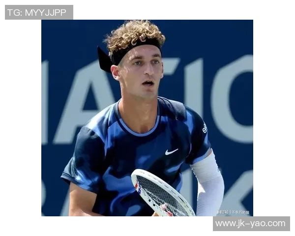 法国足球明星因咬人事件引发争议球迷热议职业道德与体育精神